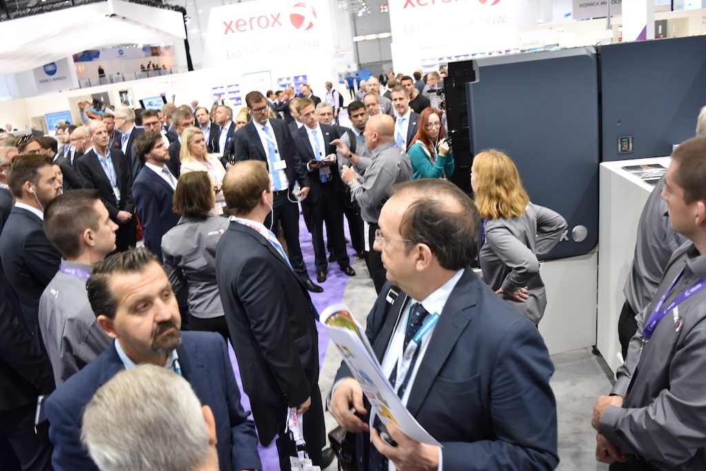 drupa show attendees crowd to see a Xerox Brenva demo